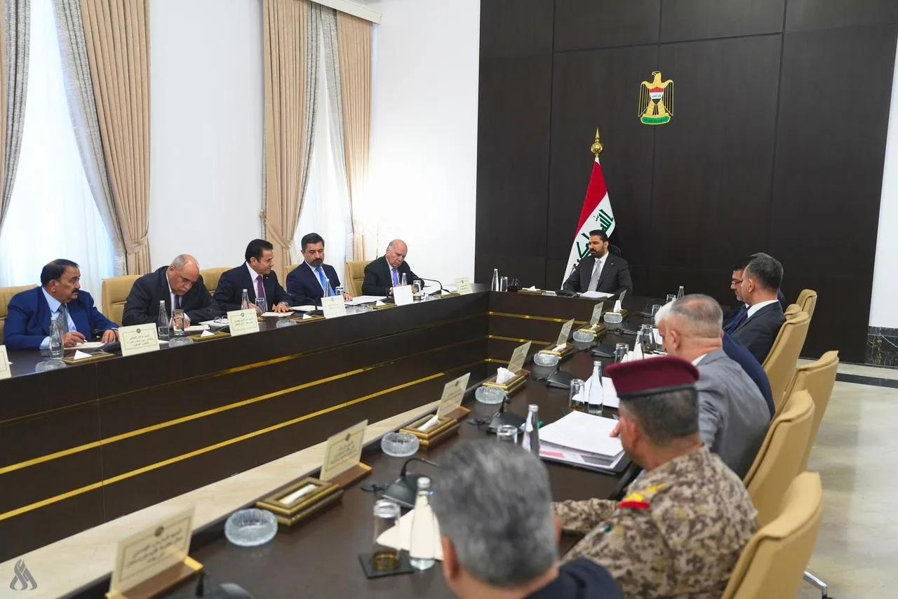 العراق يؤكد التمسك بالسيادة الوطنية وحصر السلاح بيد الدولة خلال اجتماع أمني طارئ