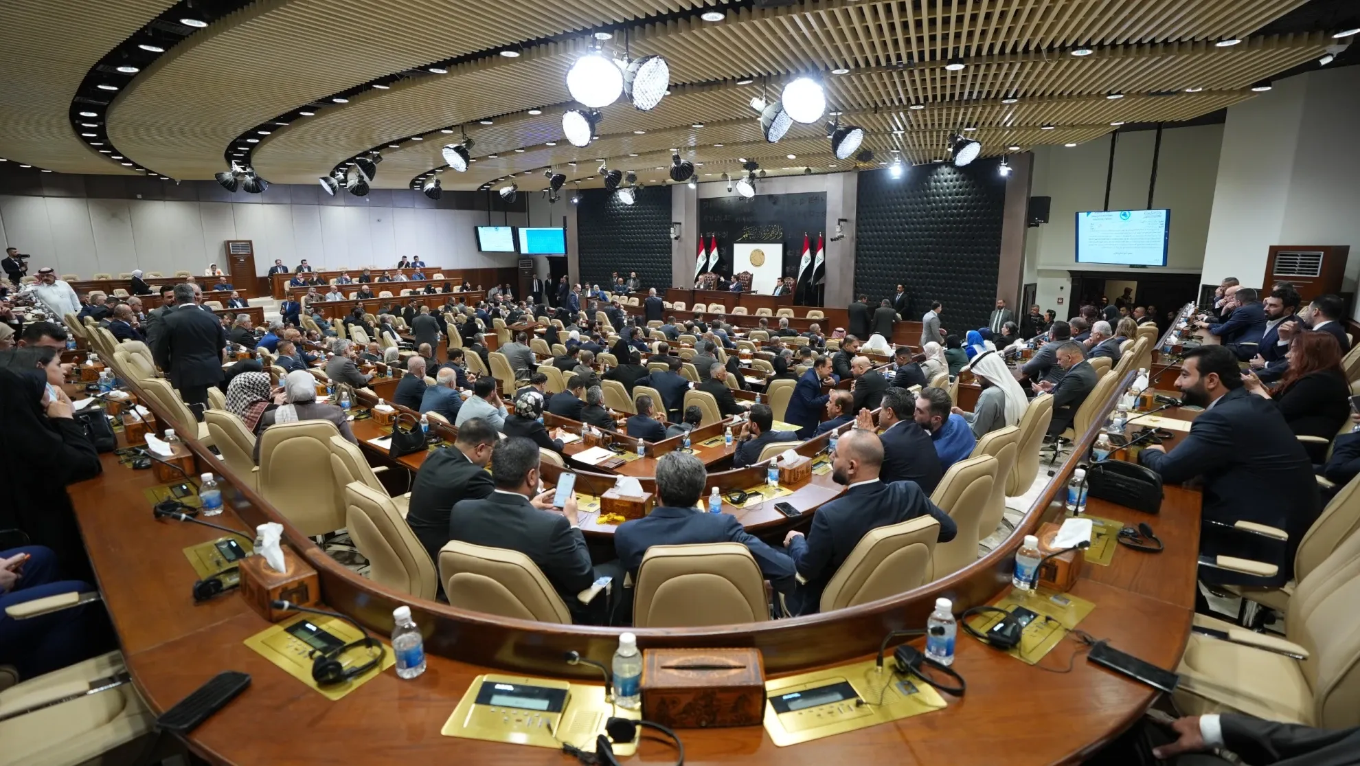 البرلمان العراقي يعفي رئيس هيئة الاستثمار من منصبه ويحيل ملفاته إلى النزاهة