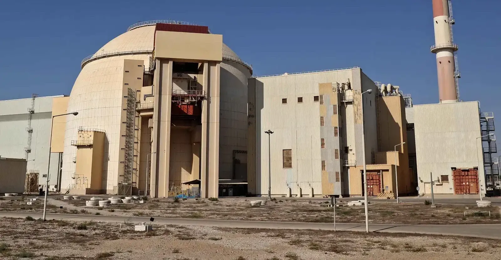 منظمة الطاقة الذرية الإيرانية تنفي استهداف محطة بوشهر النووية بعد تقارير عن هجمات