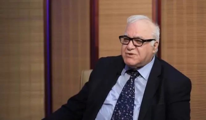 مستشار رئيس الوزراء العراقي: انخفاض أسعار النفط فرصة لإصلاح الاقتصاد وتقليل الاعتماد على الإيرادات النفطية