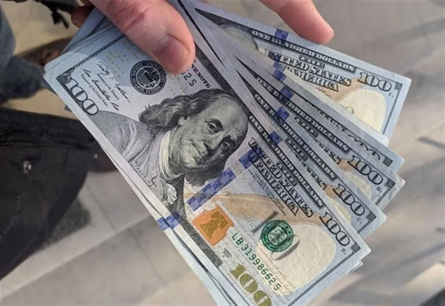 الدولار يرتفع في بغداد وأربيل.. 100 دولار يتجاوز 155 ألف دينار