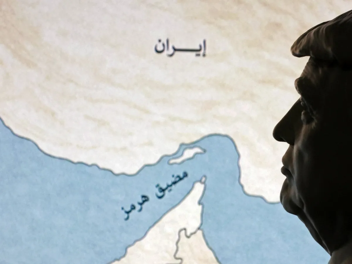 ترمب يحذر إيران من أي نشاط نووي ويؤكد سيطرة واشنطن على مضيق هرمز