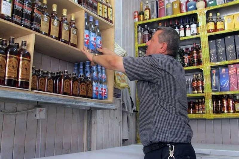 الجمارك العراقية تطرح مشروبات كحولية مصادرة في مزاد علني.. تفاصيل المشاركة
