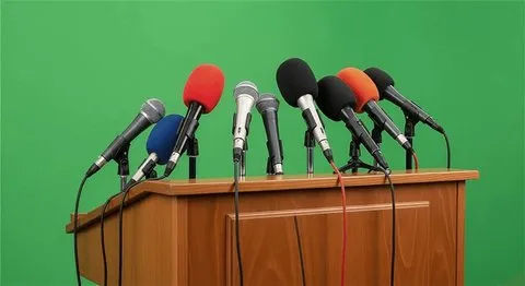 توجيه حكومي في العراق لتنظيم ظهور المسؤولين إعلامياً يفتح نقاشاً حول توحيد الخطاب وحرية الإعلام