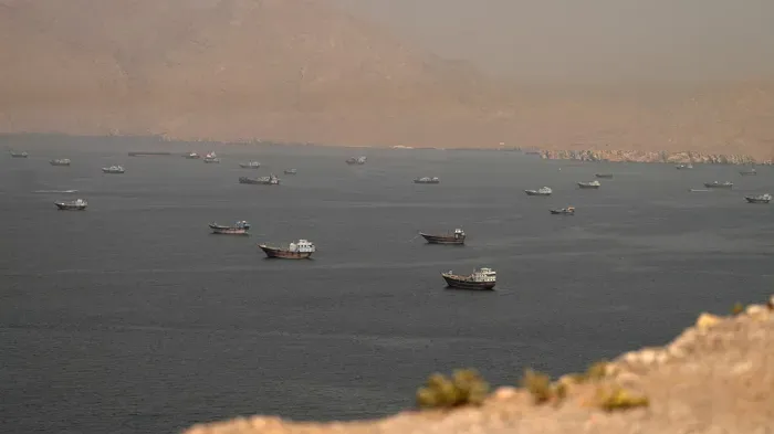 نحو 6 آلاف بحار عالقون في الخليج.. تحركات لتأمين الملاحة عبر هرمز