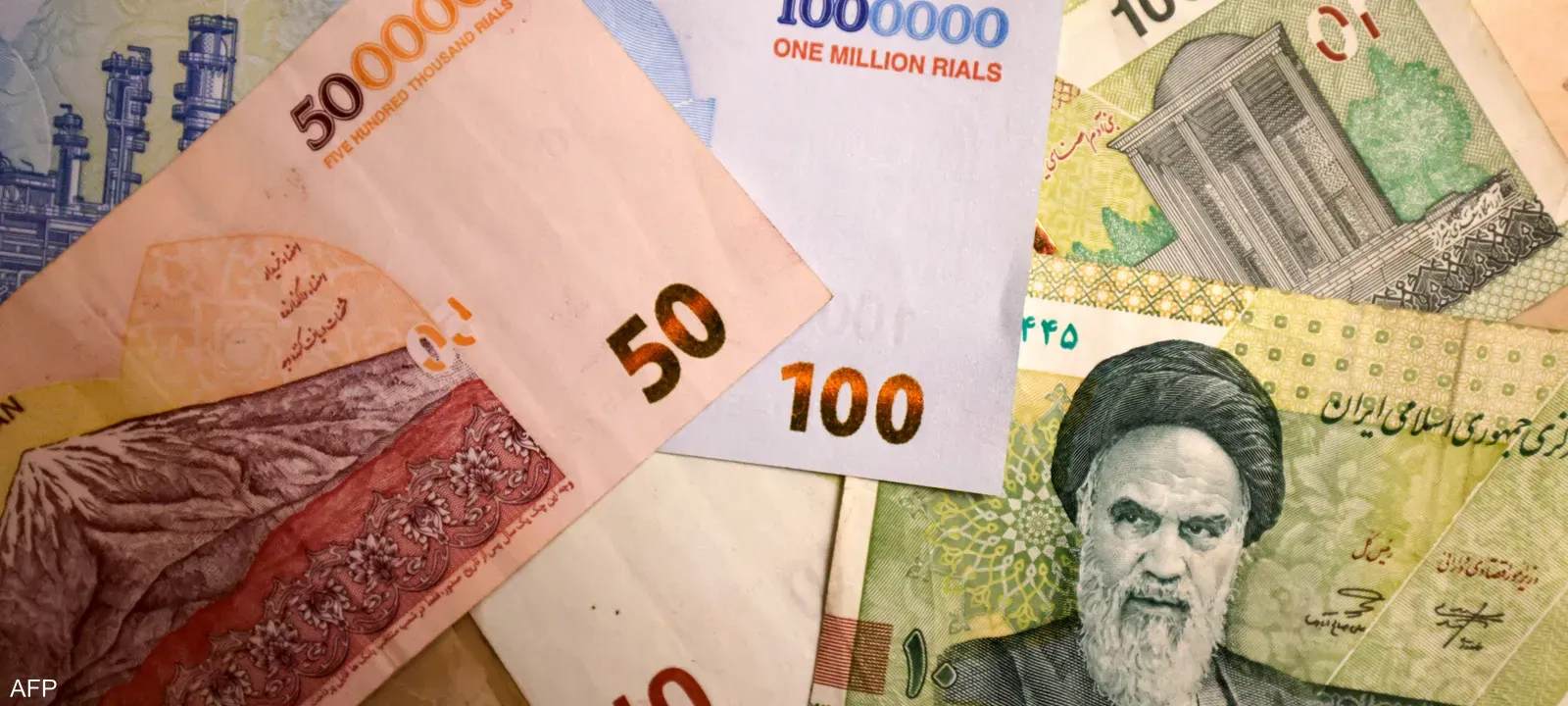 الريال الإيراني يتراجع إلى مستوى قياسي جديد وسط ضغوط الحرب والعقوبات